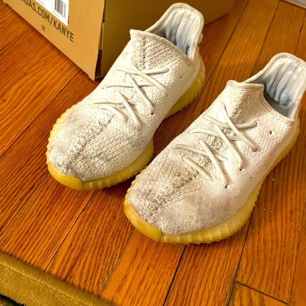 Men 7 1/2 Yeezy cream whites comes with original box